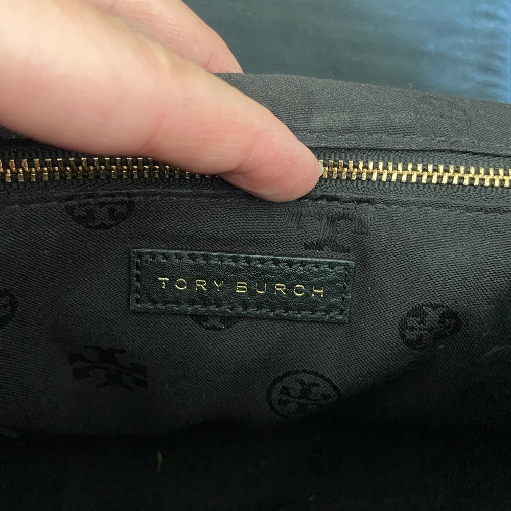 Tory Burch Black Quilted Leather Bryant Shoulder Bag - Picture 12 of 16